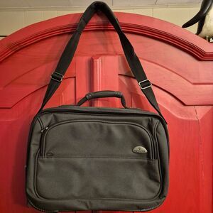 Samsonite Carry On Overnight Bag Briefcase Style Laptop Carry Black Used Once